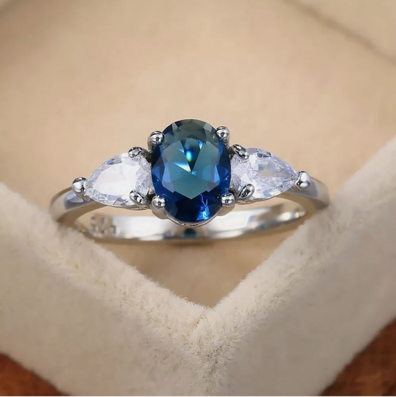 New Gorgeous Oval Cut Blue Ring - Picture 5 of 11